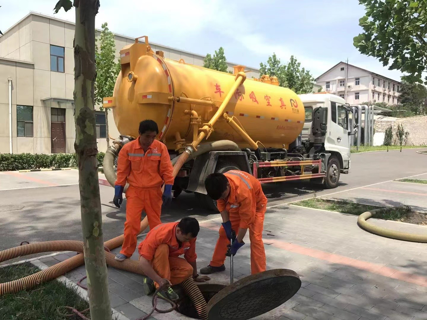 道孚化粪池清理与5-8吨吸粪车施工效率分析